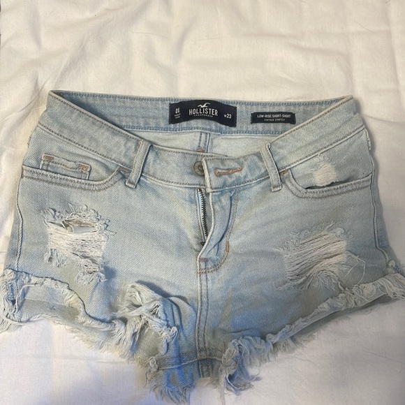 Hollister low rise shorts. - Picture 1 of 2